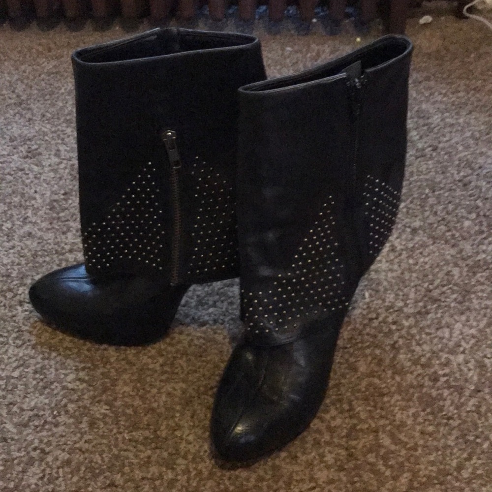 Black heeled booties